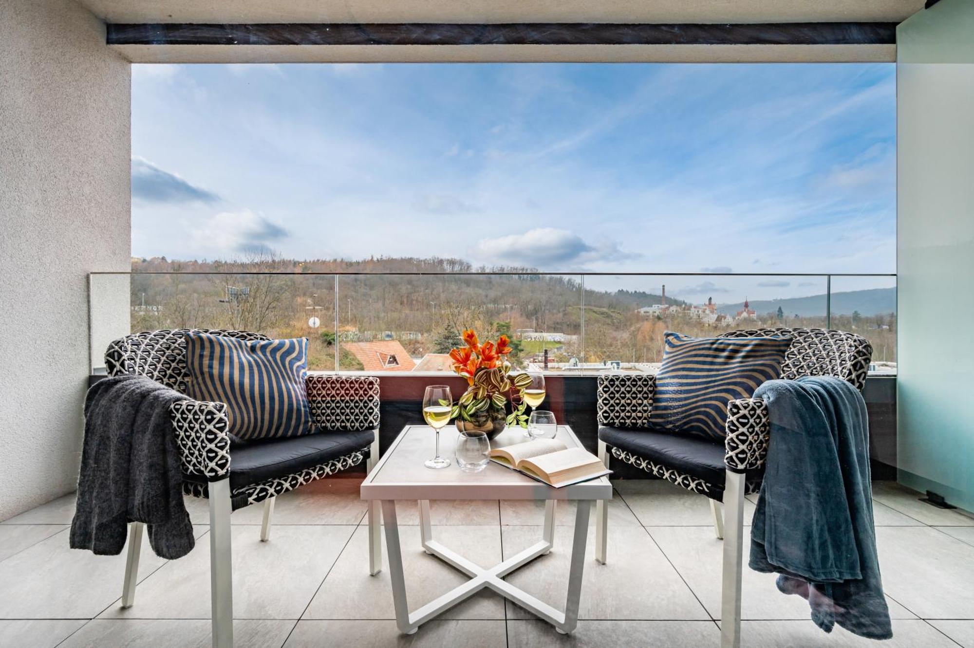 Prague Days - Studio - Terrace - Private Parking Bagian luar foto